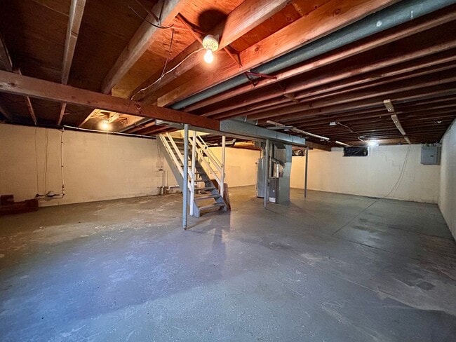 Building Photo - Three Bedroom Ranch-Style Home in Muskegon