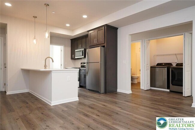 Building Photo - 1210 Eaton Ave