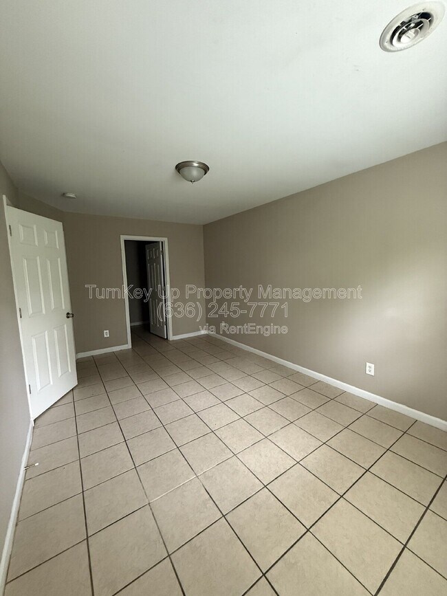Building Photo - 1202 Laredo Ave