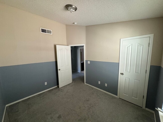 Building Photo - Charming smart 3BR House in El Paso with S...