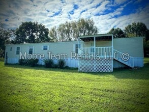 Building Photo - Country Home - Large Open Lot