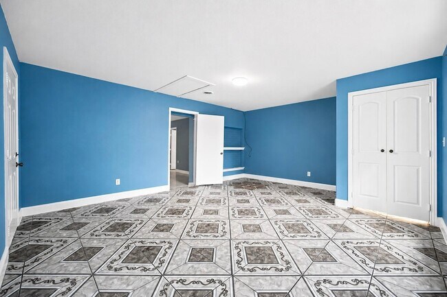 Building Photo - 2016 Knollwood Ln