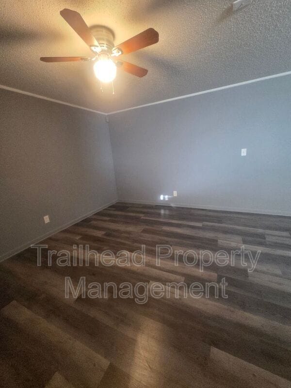 Building Photo - 905 Madison St