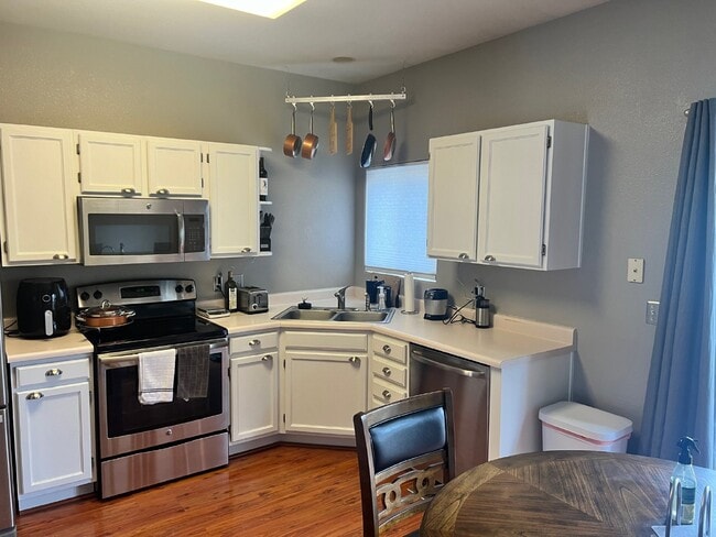 Building Photo - Beautiful townhome is Crown Point II!