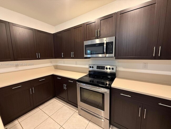 Building Photo - 20714 NE 5th Ct