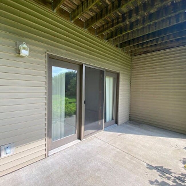 Building Photo - $1550 | 3 Bedroom, 2 Bathroom House | PET ...