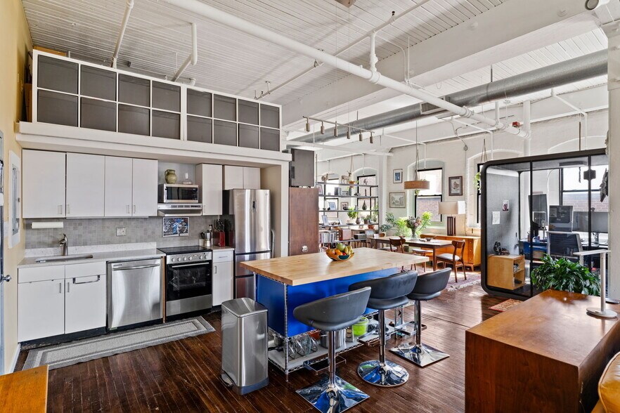 Building Photo - 429 N 13th St