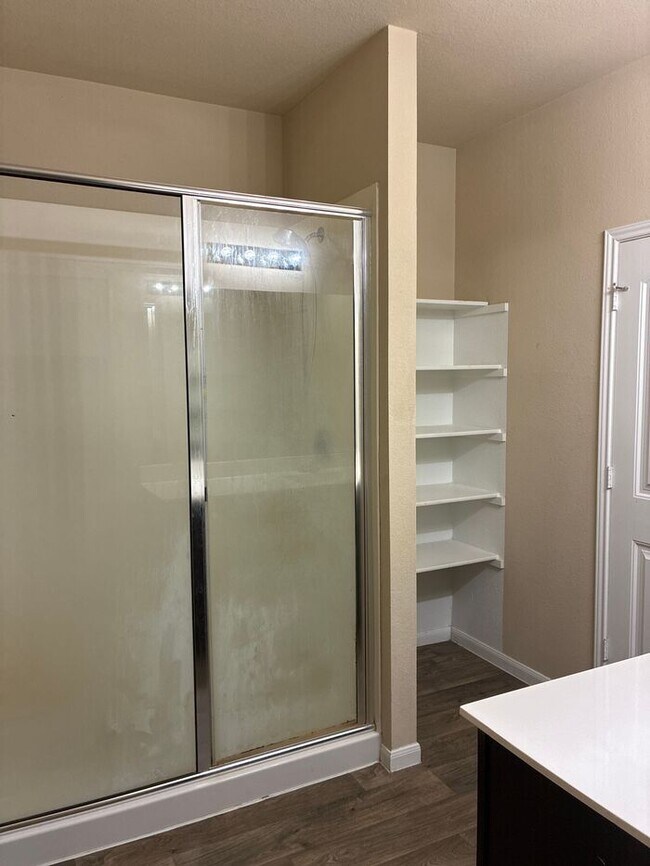 Building Photo - **Move-In Bonus! $500 Amazon Gift Card with 12-Month Lease at Current Rent**