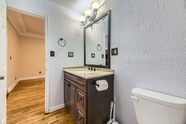 Building Photo - Charming 3BR House in Littleton