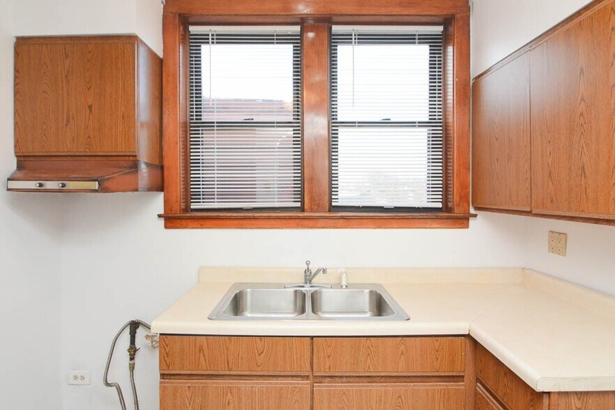 Building Photo - 3619 N Paulina St