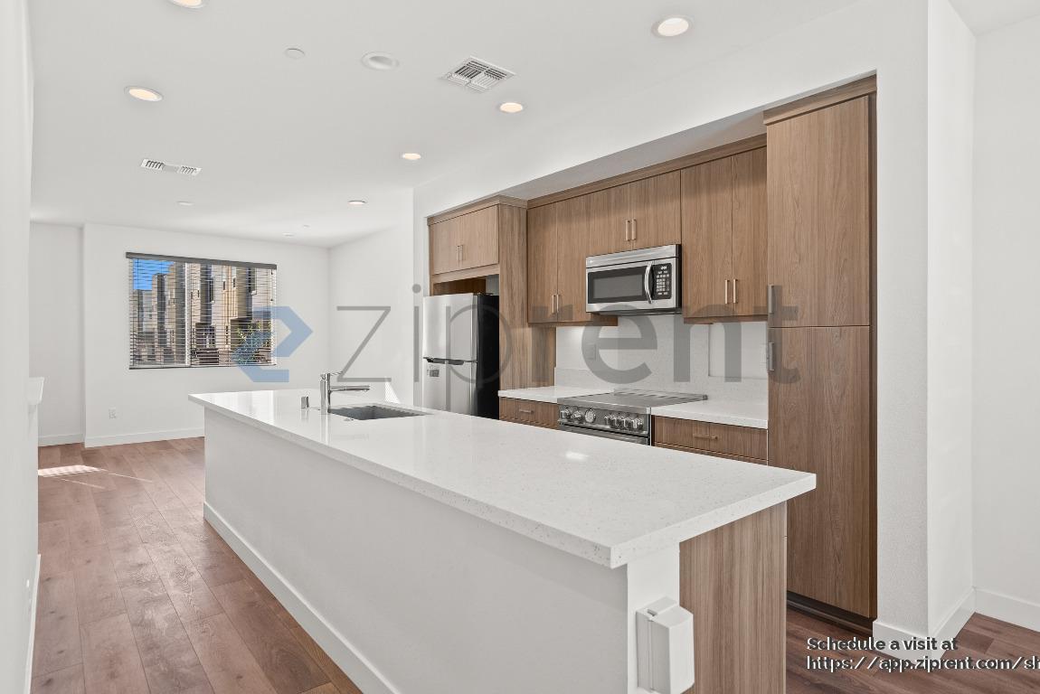 Building Photo - 985 24th St