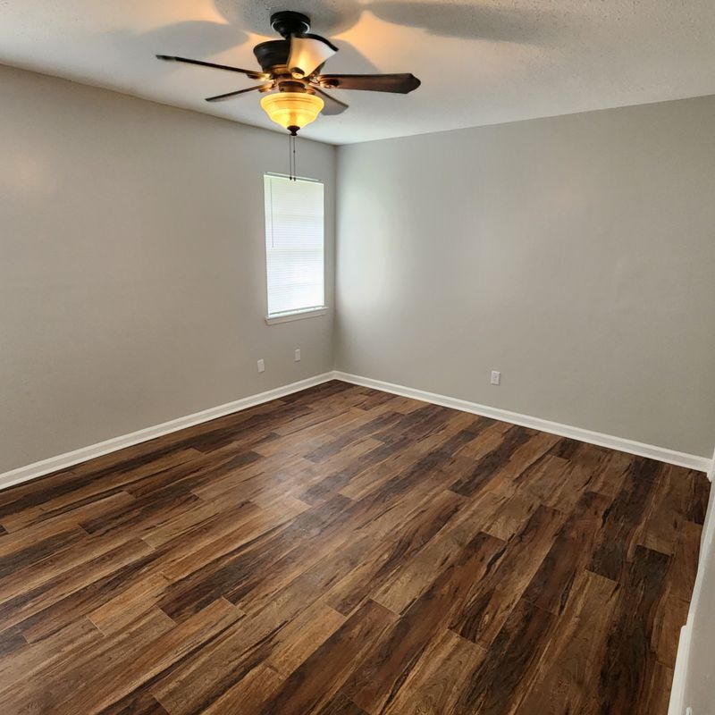 Building Photo - 4765 Covington Pike