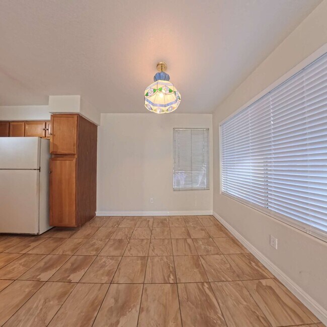 Building Photo - 3 Bedroom | 2nd Floor | Laminate Floors | Gated Community