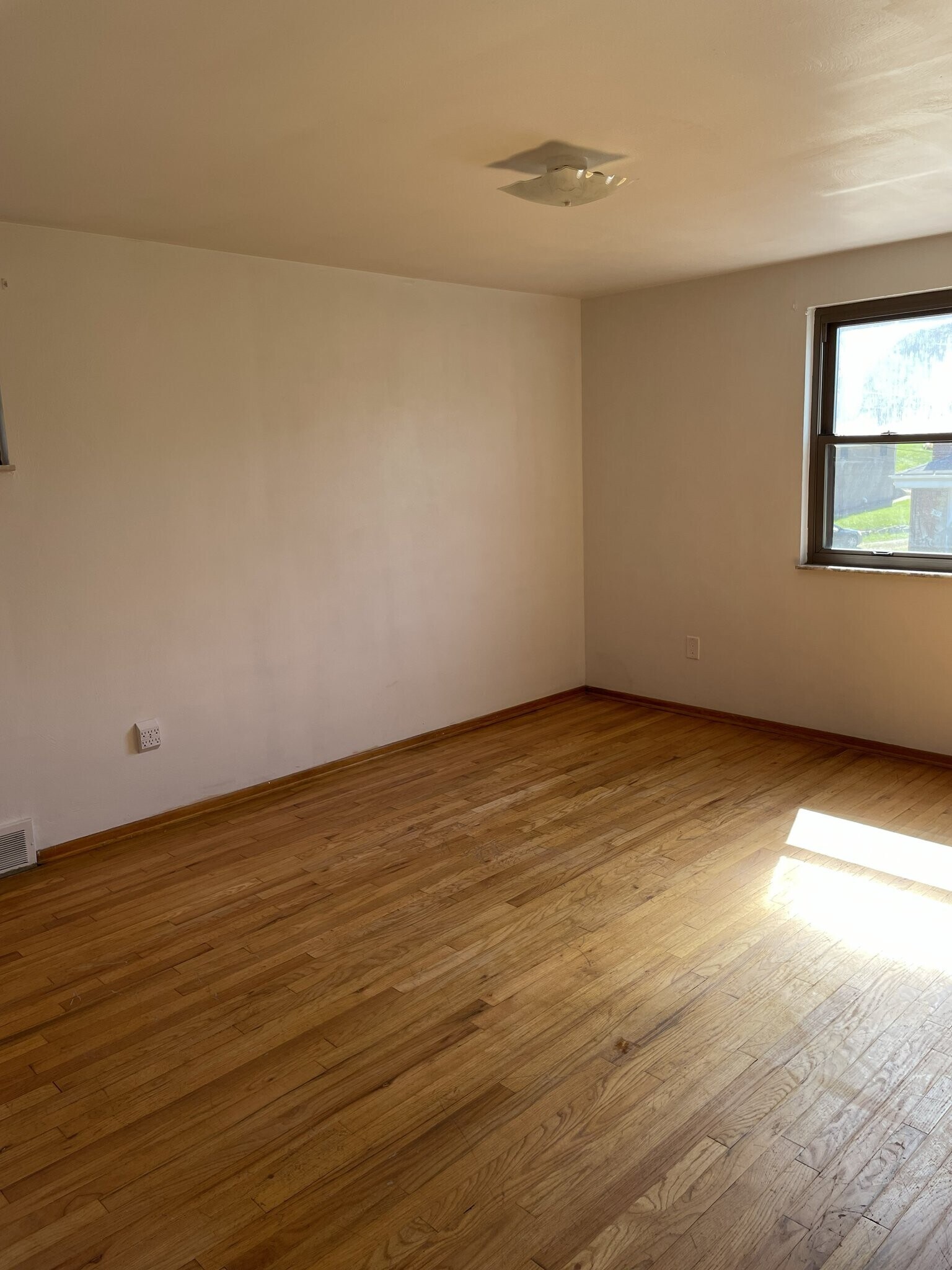 Building Photo - 799 Greenfield Ave