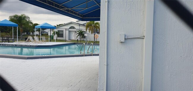 Building Photo - 6702 SW 152nd Pl