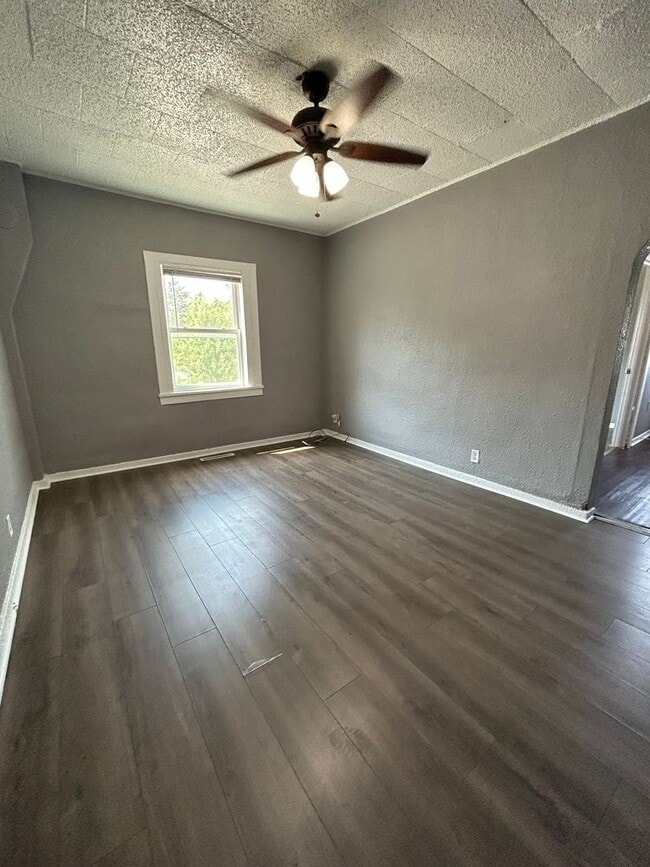 Building Photo - 1701 Onalaska Ave