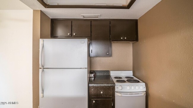 Building Photo - 6302 N 64th Dr