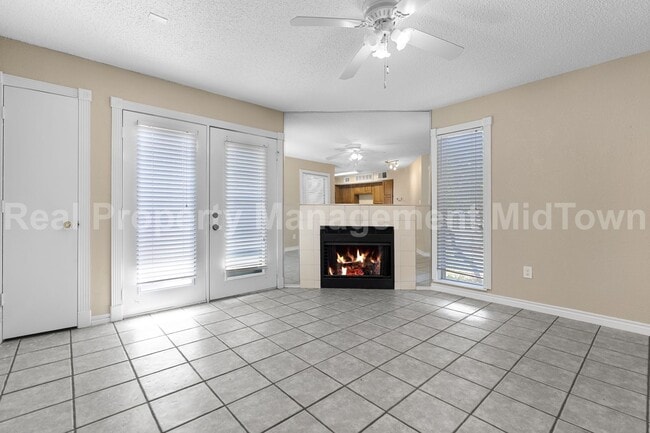 Building Photo - Cozy One-Bedroom Townhome in Prime Arlingt...