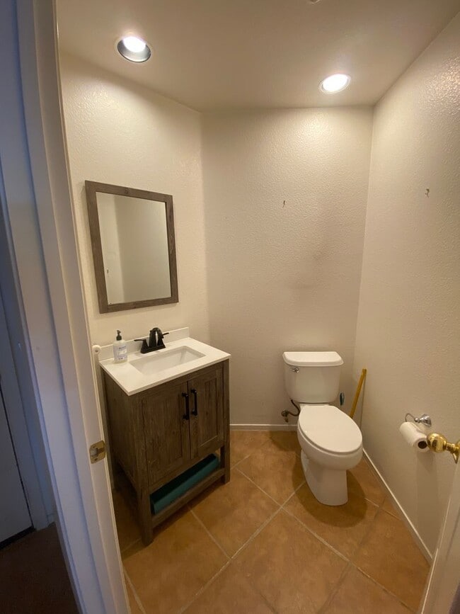 Building Photo - For Rent – Spacious Las Palmas II Home