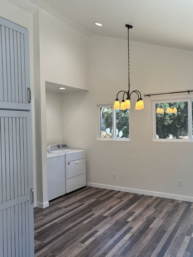 Building Photo - Great Location! A Must See 2 Bedroom/ 2 Ba...