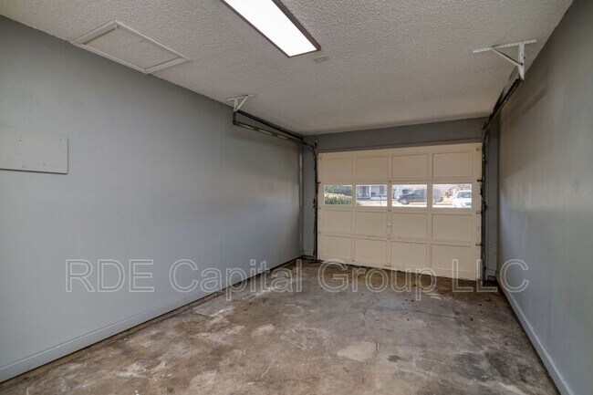 Building Photo - 502 Brown St