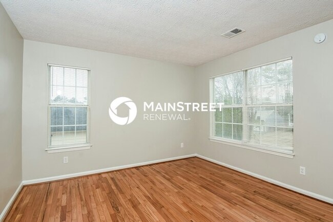 Building Photo - 4 Bedroom Pet-Friendly Home in Austell, GA...