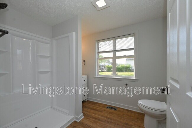 Building Photo - 501 Small St
