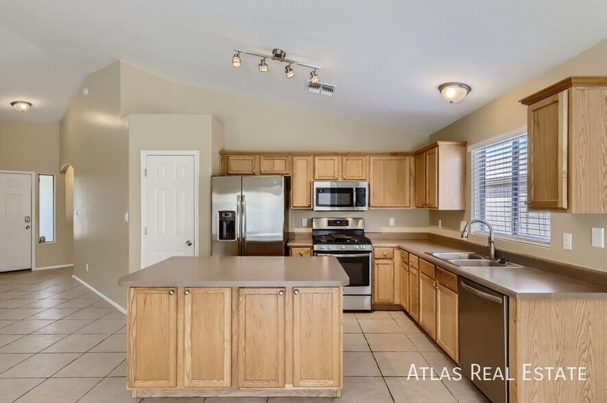 Building Photo - 13281 W Mauna Loa Ln