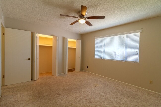Building Photo - Nice 2 bedroom 1.5 bath in a nicely locate...