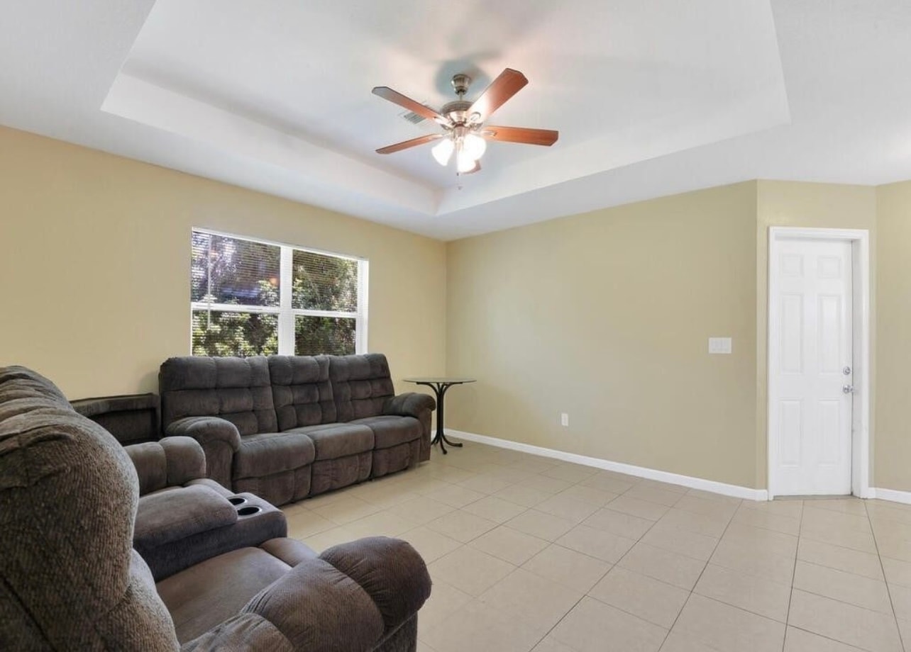 Living room - 224 Homer Ave S