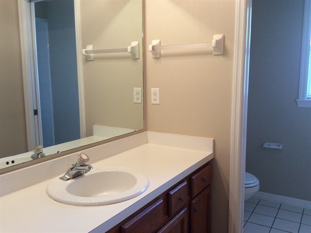 Building Photo - 1004 Lantana Dr