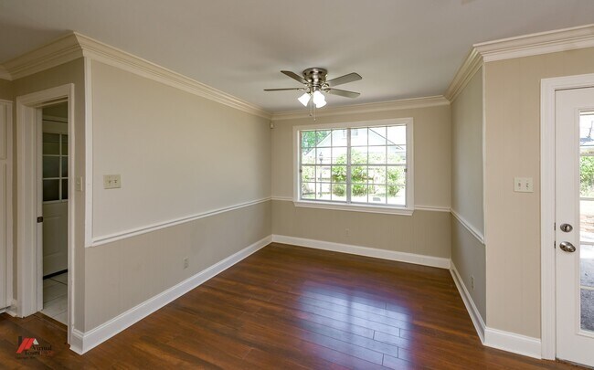 Building Photo - Move in Special 1k off the First Months Rent!