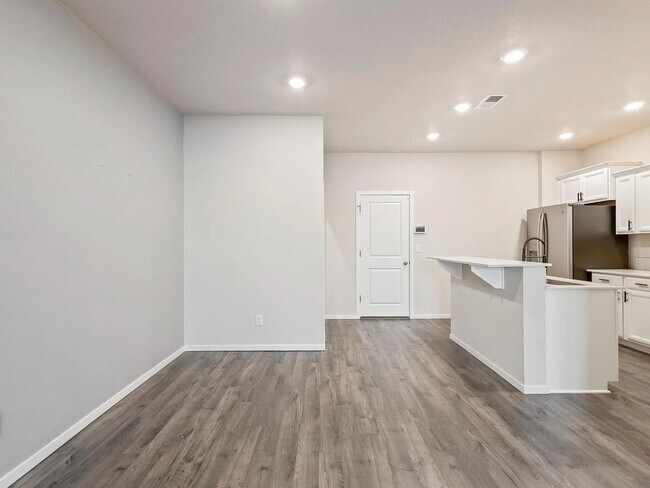 Building Photo - 1226 NW Upas Pl