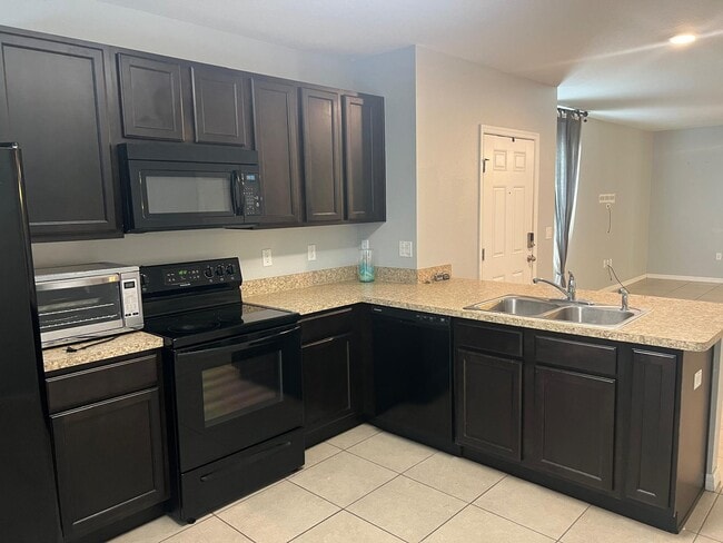 Building Photo - 104 Arbor Lakes Dr