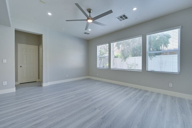 Building Photo - NW!!! 4 bedrooms!!! Pool and Spa!!! All ti...