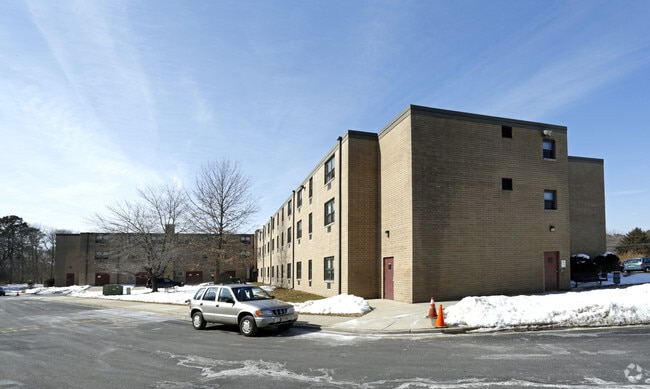 Building Photo - Friendship Gardens