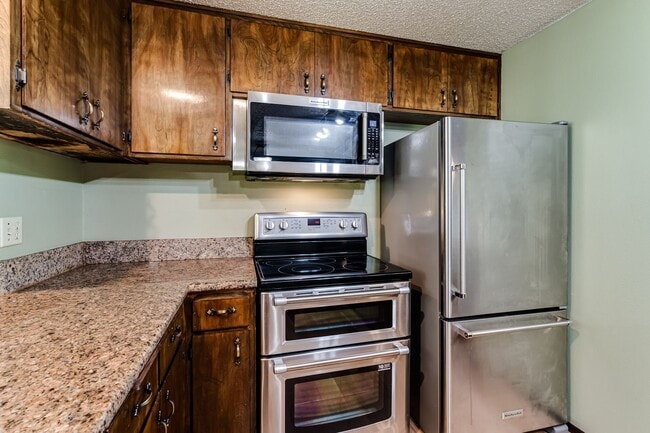 Building Photo - Beautiful 5 bedroom house in South Eugene!