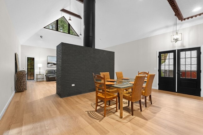 Building Photo - 211 Wendwood Dr