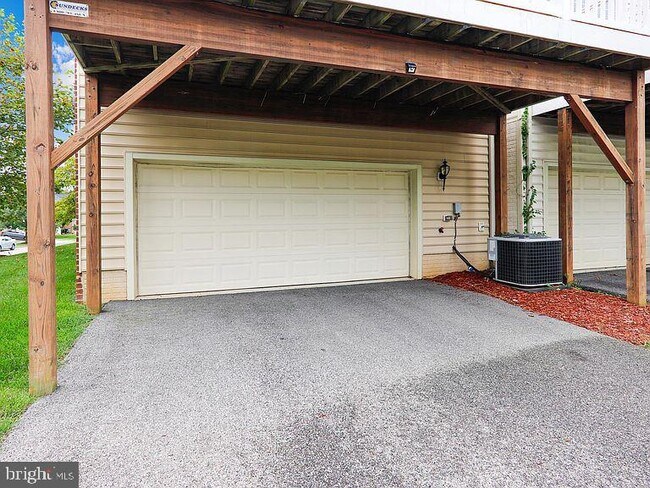 Building Photo - 2834 Admiral Ridge Rd