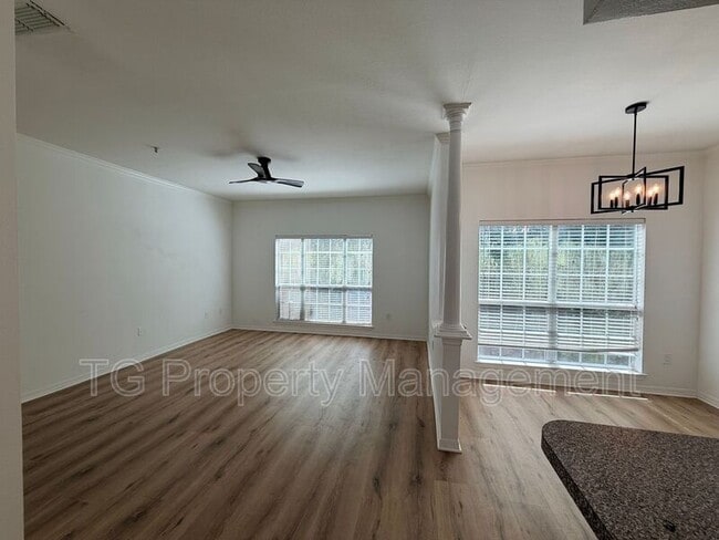 Building Photo - 7800 Point Meadows Dr
