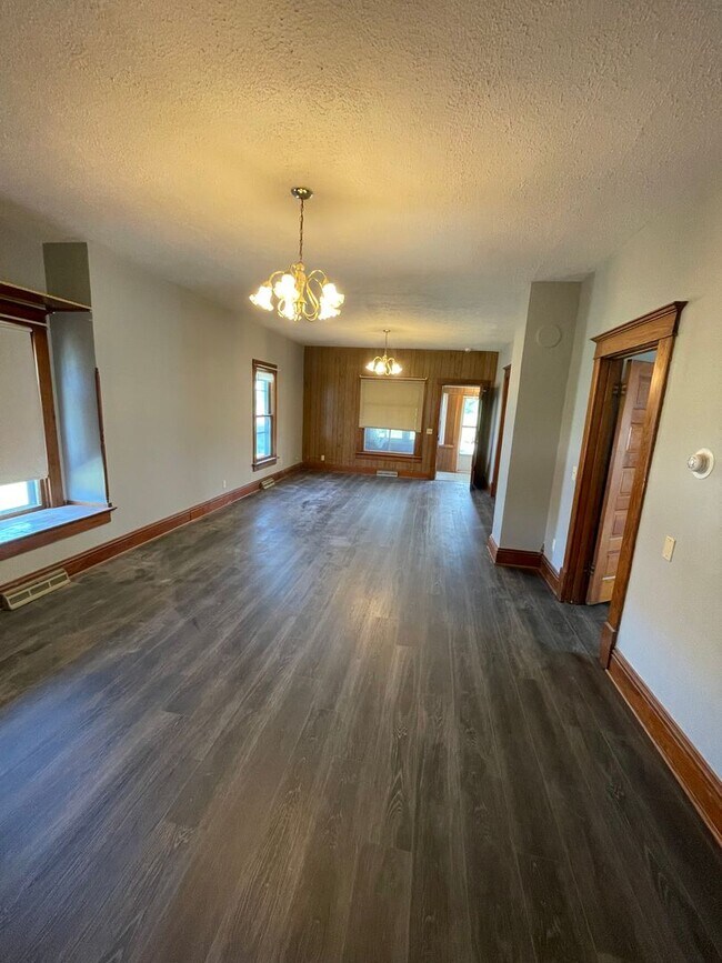 Building Photo - 2 Bedroom, 1 Bathroom Home located in Stanton, NE! More pictures to come! Casa de 2 dormitorios y...