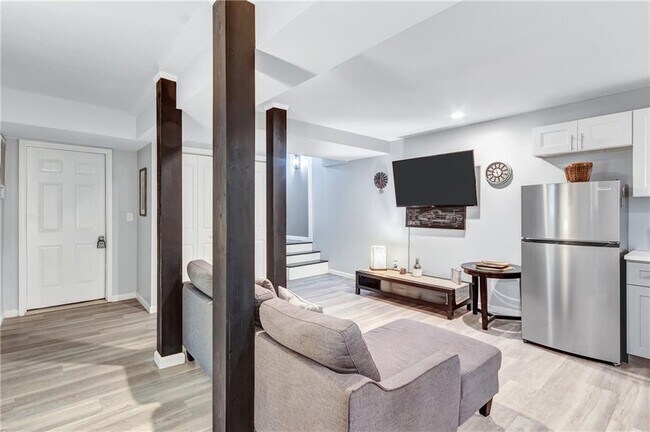 Building Photo - 2418 Bollingbrook Dr SW