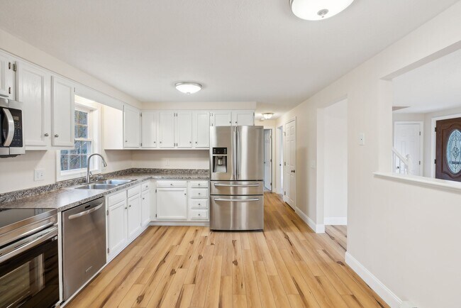 Building Photo - 51 Sedgewood Dr