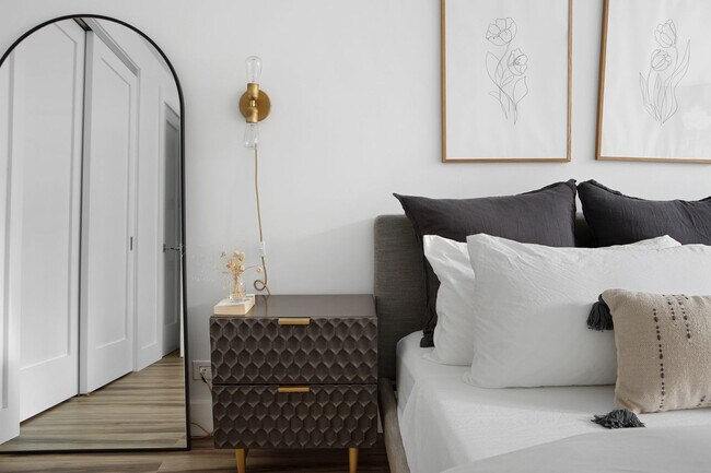 Building Photo - 330 W 58th St