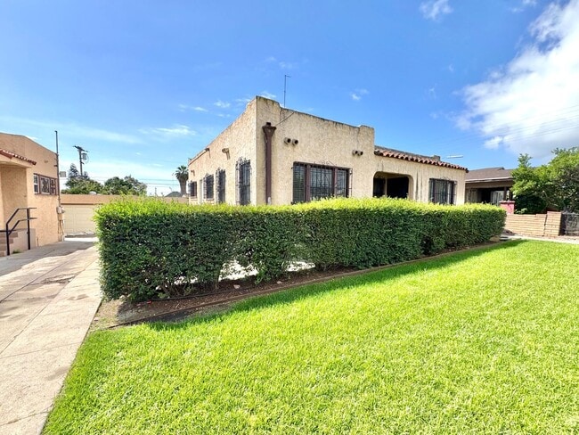 Building Photo - 3827-3829 1/2 National Avenue