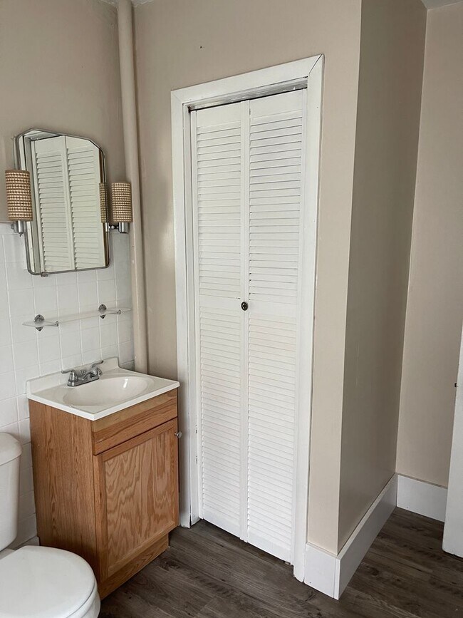 Building Photo - 612 S 8th St