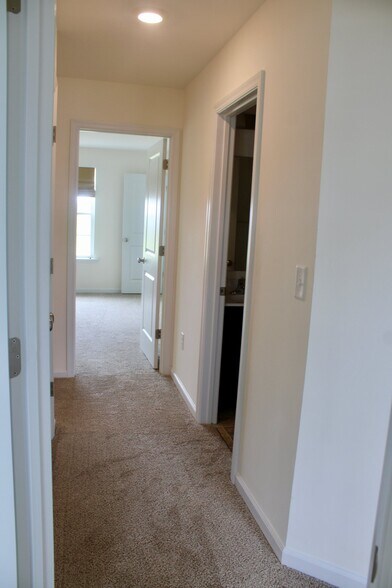 Building Photo - 3764 Castle Dr