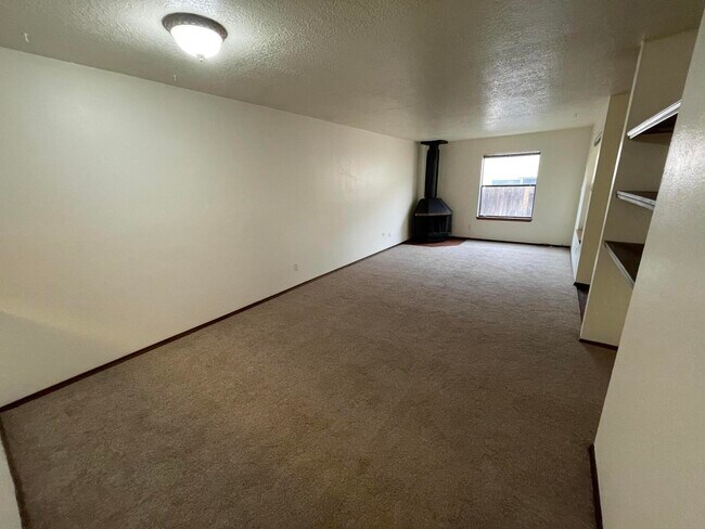 Building Photo - 2817 Palo Verde Dr NE