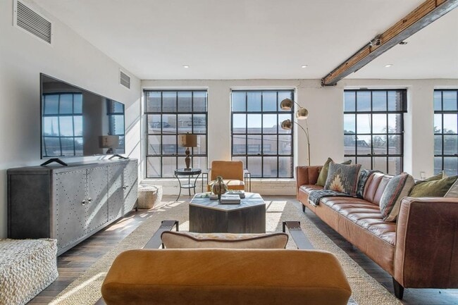 Building Photo - 1329 College Ave