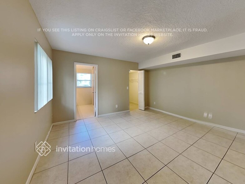 Building Photo - 1089 SE 6th Ave